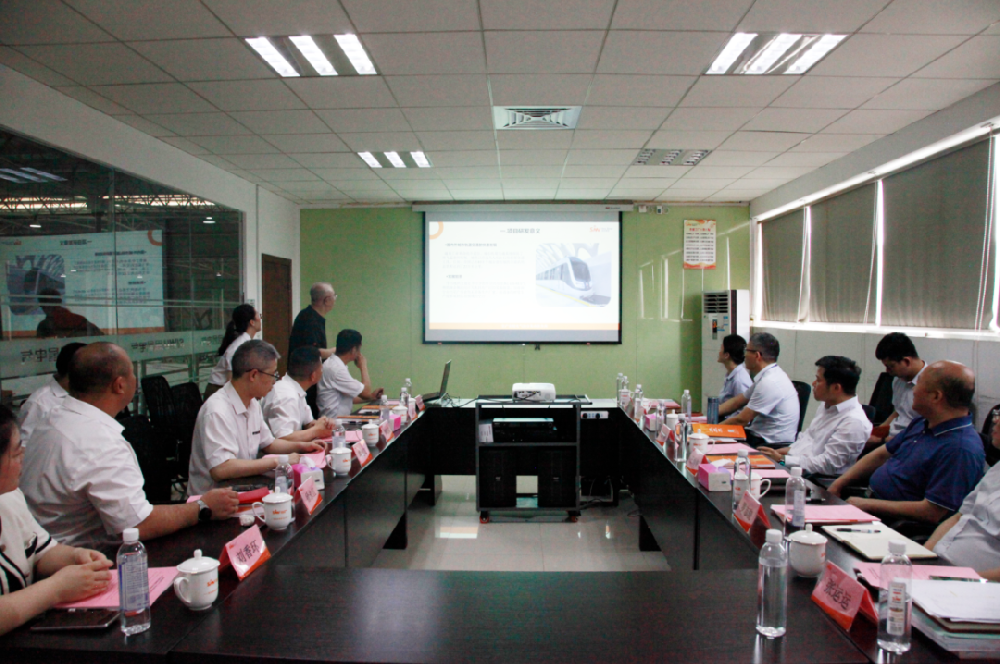 南寧軌道交通集團(tuán)黨委書(shū)記、董事長(zhǎng)黃鐘暉蒞臨思屋電氣調(diào)研指導(dǎo)